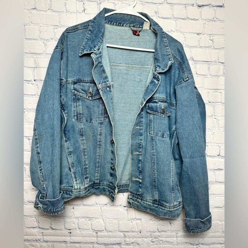Button up denim jacket(don’t recognize the label)women’s large